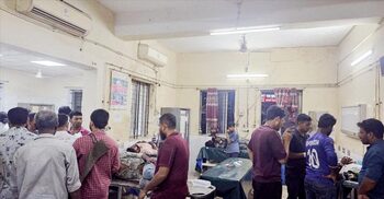 সিলিন্ডারবোঝাই ট্রাকের পেছনে কাভার্ডভ্যানের ধাক্কা, নিহত ২