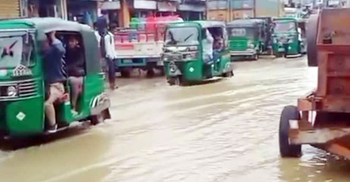 মুহুরী নদীর পানি বিপৎসীমার ওপরে, ফুলগাজী বাজার প্লাবিত