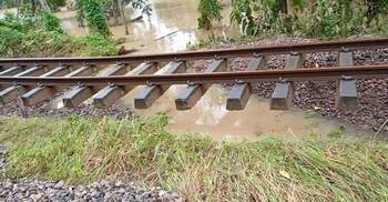 দৃশ্যমান হচ্ছে বন্যার ক্ষত, খাবার-পানির জন্য হাহাকার