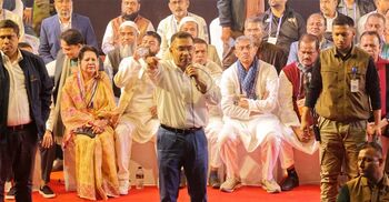 একটি দল শুধু মানুষকে ঠকাচ্ছেই না, মুসলমানদের শেরেকিও করাচ্ছে