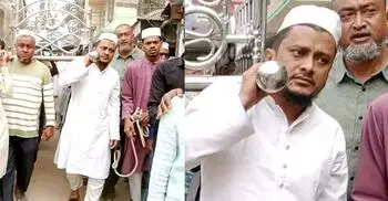 প্যারোলে মুক্তি পেয়ে বাবার জানাজায় যুবলীগ নেতা