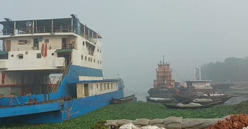 ঘন কুয়াশায় শরীয়তপুর-চাঁদপুর রুটে ফেরি চলাচল বন্ধ