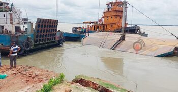 পদ্মার ভাঙনে পাটুরিয়ার ৪ নম্বর ঘাট বন্ধ, ফেরি চলাচল ব্যাহত