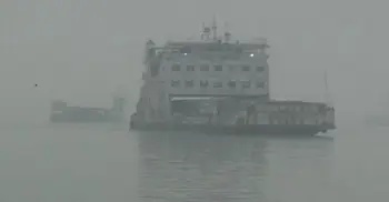 আরিচা-কাজিরহাট নৌপথ: ঘন কুয়াশায় মাঝ যমুনায় আটকে আছে ফেরি