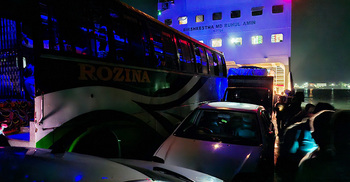 বৈরী আবহাওয়ায় দৌলতদিয়া-পাটুরিয়া ফেরি-লঞ্চ চলাচল বন্ধ