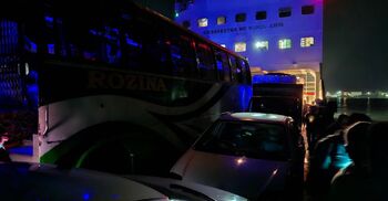 এক ঘণ্টা পর দৌলত‌দিয়া-পাটু‌রিয়া নৌরুটে ফে‌রি চলাচল শুরু, বন্ধ লঞ্চ