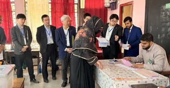 উৎসবমুখর ভোটকেন্দ্র, অভিভূত জাপানের প্রতিনিধি দল