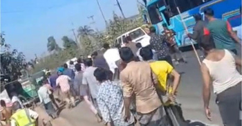 কর্ণফুলীতে উল্টো পথে সিএনজি চালানো নিয়ে সংঘর্ষ, আহত ২