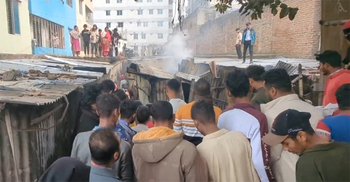 মোহাম্মদপুরে বস্তিতে আগুন
