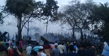 নাটোরে আগুনে ২০ কৃষকের বাড়ি পুড়ে ছাই