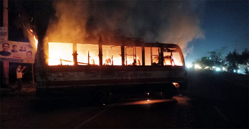 গাজীপুরে শ্রমিকদের বাসে আগুন