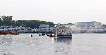 শ্যামবাজার ঘাটে এমভি বাঙালিতে লাগা আগুন নিয়ন্ত্রণে