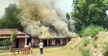 স্কুল চলাকালীন শ্রেণিকক্ষে আগুন, রক্ষা পেলো শিক্ষার্থীরা