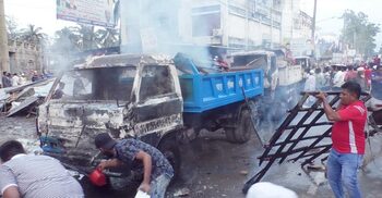 ভোলায় অবৈধ স্থাপনা উচ্ছেদ করায় পৌরসভার ৩ গাড়িতে আগুন