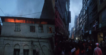 চকবাজারে আবাসিক ভবনে আগুন, নিয়ন্ত্রণে ৭ ইউনিট