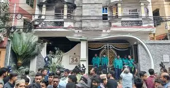 ক্রাইমসিনের আওতায় উত্তরায় আগুনে পোড়া ভবন, উৎসুক জনতার ভিড়