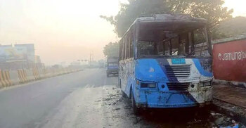 Parked minibus catches fire in N'ganj