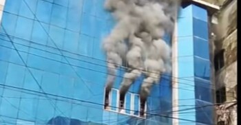 চট্টগ্রামের টেরিবাজারে বহুতল ভবনের মার্কেটে আগুন