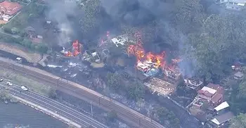 অস্ট্রেলিয়ার পর ভয়াবহ অবস্থা নিউজিল্যান্ডে: দমকলকর্মীর মৃত্যু, পরিস্থিতি অবনতির শঙ্কা