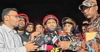 Firefighters finally tame Karail flames after 5 hours