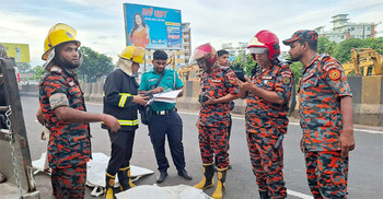 5 killed as pickup van crashes into covered van in Ctg