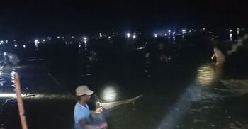 ৮ গ্রামের মানুষ মিলে জলমহালের অর্ধকোটি টাকার মাছ লুটপাট