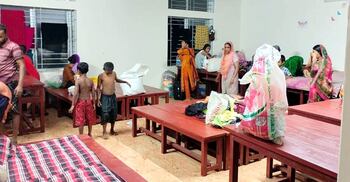 নোয়াখালীতে আশ্রয়কেন্দ্রে এখনো দুই লাখ বানভাসি