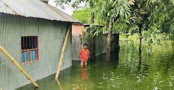10,000 families marooned as Teesta flows above danger level
