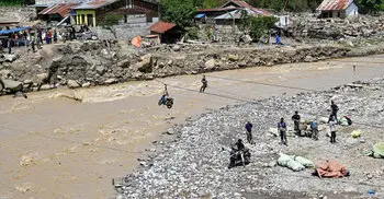 ইন্দোনেশিয়ায় আকস্মিক বন্যায় নিহত ১৬