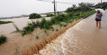 South Korea landslides, floods kill 7