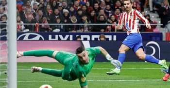 বার্সেলোনার জালে অ্যাতলেতিকোর ৪ গোল