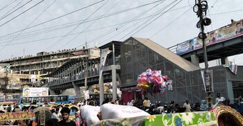 যানজট ও বিশৃঙ্খলা কমিয়েছে নিউমার্কেটের নতুন ফুটওভার ব্রিজ