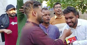 শেখ হাসিনার ফাঁসির রায়ে ফরিদপুরে মিষ্টি বিতরণ