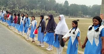 মেয়েকে উত্ত্যক্তের প্রতিবাদ করায় বাবাকে মারধর