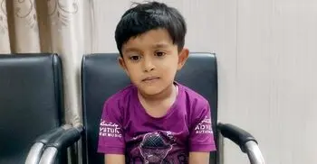 পুলিশের তৎপরতায় বাবা-মায়ের কোলে ফিরলো পথ হারানো শিশু