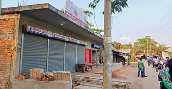 সংঘর্ষের জেরে দুই মাস ধরে দোকান বন্ধ শতাধিক ব্যবসায়ীর
