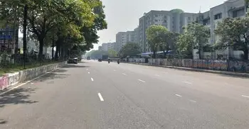 ঢাকায় এখনো ছুটির আমেজ, সড়কে যাত্রী কম