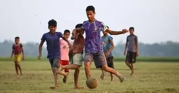 জুমার পর জিলাপি ও বিকেলে ফুটবল, শৈশবের উচ্ছ্বাসে ভরা দিন