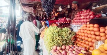 দাম কমলেও নাগালের বাইরে বিদেশি ফল