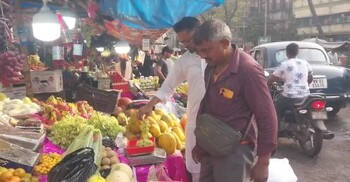 পশ্চিমবঙ্গে রমজানে বেড়েছে ফলের চাহিদা, দাম চড়া