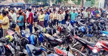 সিরাজগঞ্জে ‘ফুয়েল কার্ড’ পেতে দীর্ঘ লাইন, ভোগান্তি চরমে