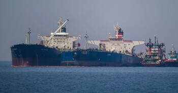 রাশিয়ার তেল বিক্রির ওপর নিষেধাজ্ঞা স্থগিত করলো যুক্তরাষ্ট্র