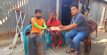 দুর্ঘটনায় আহত ফুলালের পাশে দাঁড়ালেন ঢাকার ব্যবসায়ী