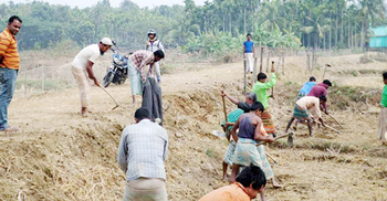 কাজ শেষেও মজুরি পাননি ২০ হাজার শ্রমিক, মানবেতর জীবন