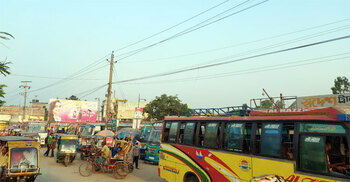 ভাড়ার ৩ গুণ বেশি দিয়েও মিলছে না টিকিট