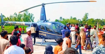 হেলিকপ্টারে চড়ে বউ নিয়ে বাড়ি ফিরলেন প্রবাসী