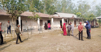 কিছুক্ষণ পরপর দেখা মিলছে ভোটারের, দুপুরের পর বাড়ার আশা