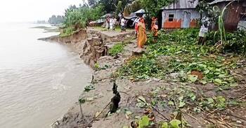 গাইবান্ধায় নদ-নদীর পানি কমছে, বাড়ছে ভাঙন