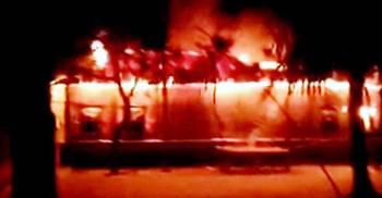 ধূপের আগুনে পুড়লো দুই ভাইয়ের ৪ ঘর