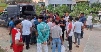 এক বাসের ধাক্কায় রিকশা থেকে ছিটকে পড়েন সড়কে, চাপা দেয় আরেক বাস